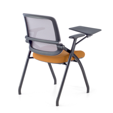 cadeira com palmatoria laranja com pala de escrita malha mesh bracos moveis 8
