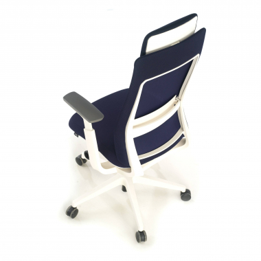 cadeira ergonomica branco azul estrutura branca tecido bracos regulaveis 3d 9