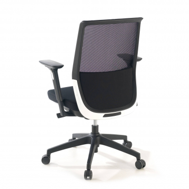 cadeira de escritorio preto vermelho estrutura cinza malha mesh bracos regulaveis 3d 8
