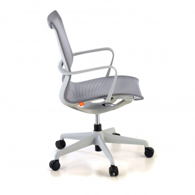 cadeira de design branco cinzento estrutura negra malha mesh bracos fixos 7