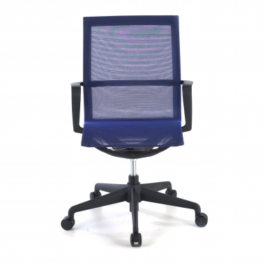 cadeira de escritorio azul estrutura branca malha mesh bracos fixos 4