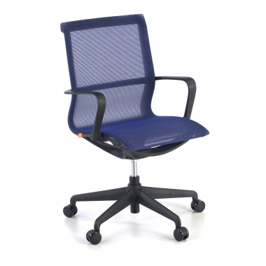 cadeira de escritorio azul estrutura branca malha mesh bracos fixos 1