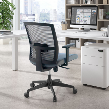 cadeira ergonomica cinza estrutura preta malha mesh bracos regulaveis 1d apoio lombar 2
