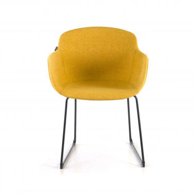 cadeira sala de espera preto amarelo estrutura base patim malha mesh bracos fixos 3