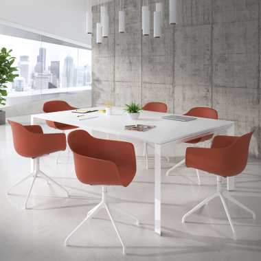 cadeira de reuniao branco laranja base piramide plastico bracos fixos 2