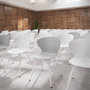 cadeira sala de espera branco branco 4 patas plastico bracos fixos 2